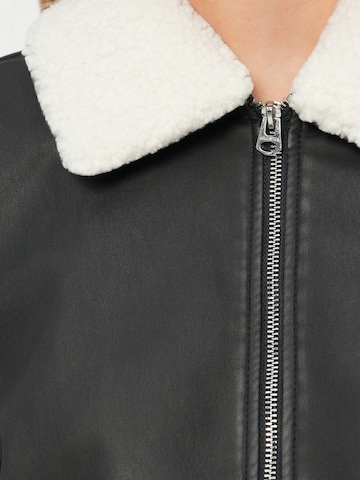 Veste mi-saison HOLLISTER en noir