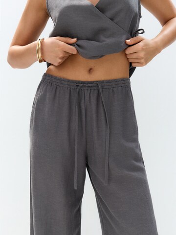 Pull&Bear Wide Leg Hose in Grau