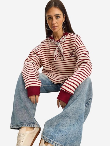 Felpa di Bianco Lucci in rosso