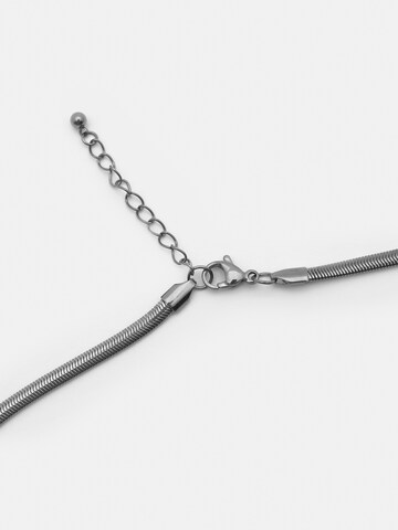 Chaîne Pull&Bear en argent
