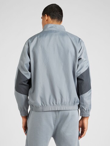 Nike Sportswear Övergångsjacka 'AIR' i grå