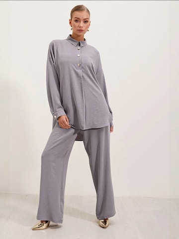 Bigdart Set: Bluse und Hose in Grau: Vorderseite