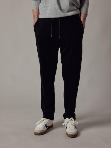 OWN Off With Nature Regular Broek 'Joggers in Interlock' in Zwart: voorkant