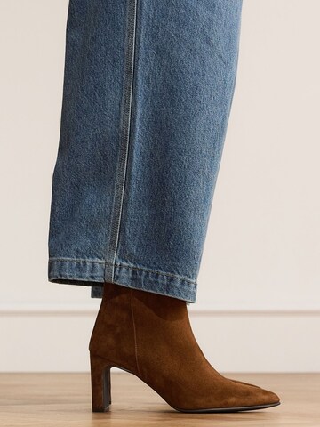 MANFIELD Stiefelette in Braun