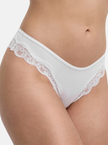 String 'Lace Tanga' cfab (formerly creamy fabrics) en blanc