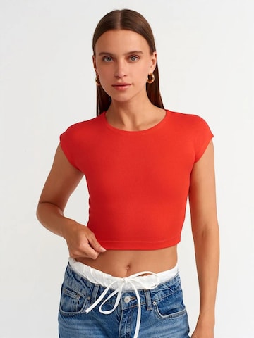 Dilvin Blouse in Rood: voorkant