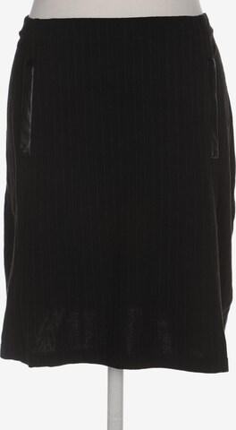Minx Skirt in M in Black: front
