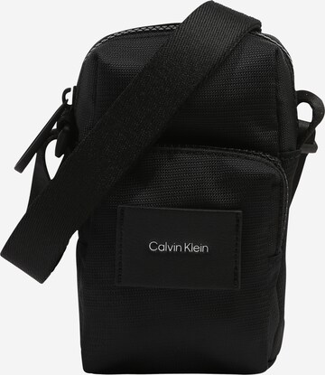 Calvin Klein Crossbody Bag in Black: front