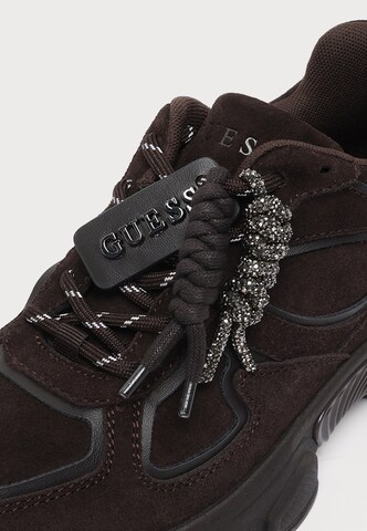 GUESS - Sapatilhas baixas em castanho