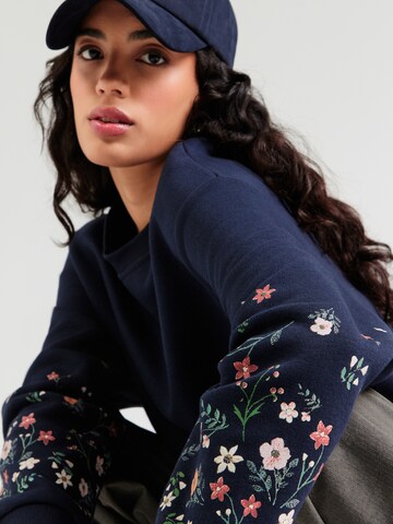 ABOUT YOU Sweatshirt 'Gitta' in Blue