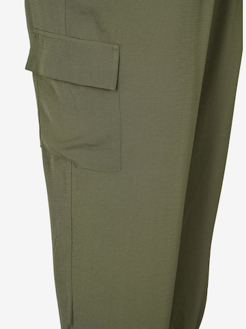 Effilé Pantalon cargo 'CAJOY' Zizzi en vert