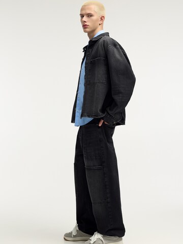Wide leg Pantaloni eleganți de la Pull&Bear pe negru