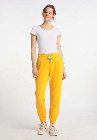 Schmuddelwedda - Tapered Calças 'Nahima' em amarelo