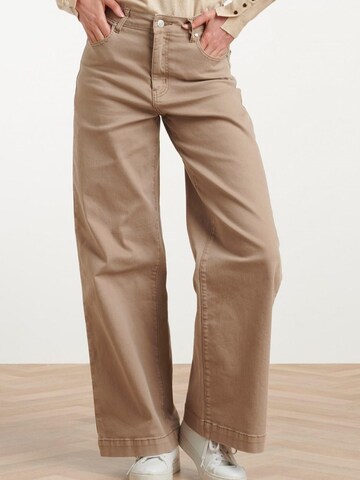 Smashed Lemon Regular Jeans in Grey