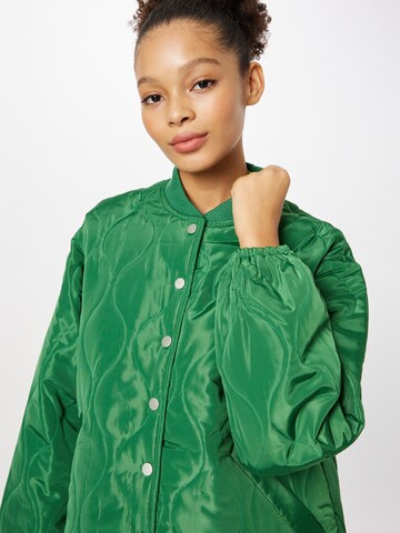 PIECES Overgangsjakke 'HENRIETTA' i grøn