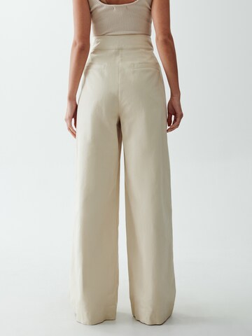 Loosefit Pantaloni con pieghe 'MAJOR' di The Fated in beige: dietro
