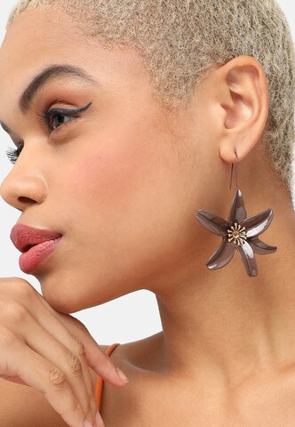 Boucles d'oreilles 'Ettie' SOHI en marron : devant
