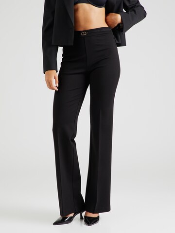 Flared Pantaloni con piega frontale di Twinset in nero: frontale