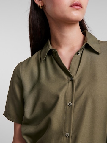 Robe-chemise 'Olivia' PIECES en vert