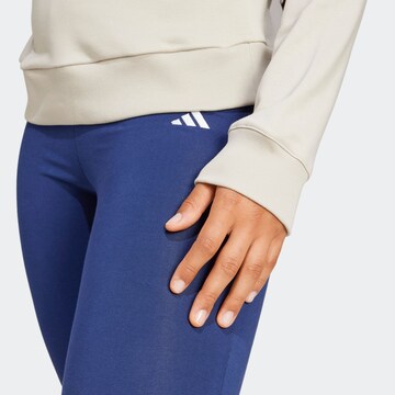 ADIDAS SPORTSWEAR - Camiseta deportiva en blanco