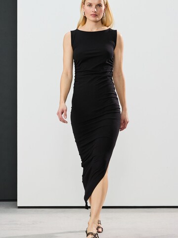 Robe Next en noir