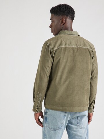 žalia Lee Standartinis modelis Marškiniai: galas