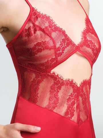 Chemise de nuit 'PENTI Henna Spitzen-Nachthemd' Penti en rouge