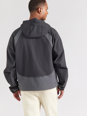 Nike Sportswear - Casaco funcionais 'Windrunner' em cinzento