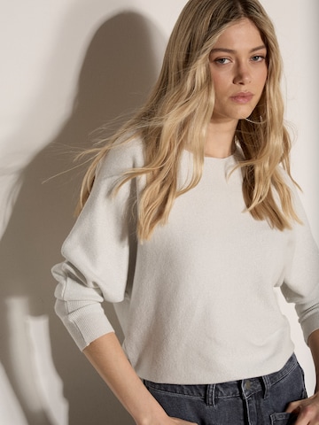 Pull-over ' ' Apricot en blanc