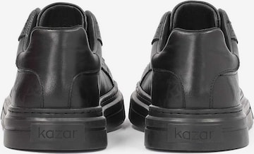 Sneaker low de la Kazar pe negru