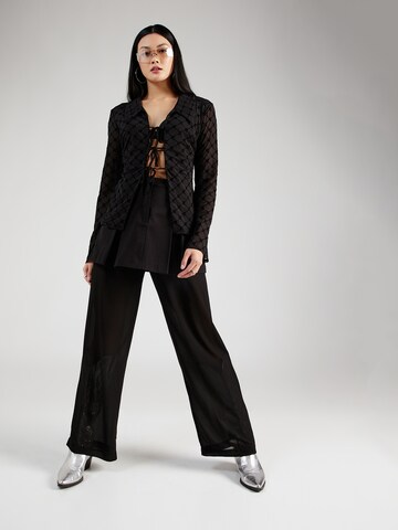 Oval Square - Blusa 'Fierce' en negro