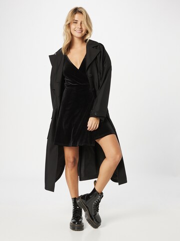 Robe de cocktail 'VELVY' JDY en noir