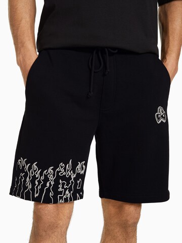 Bershka Regular Shorts in Schwarz