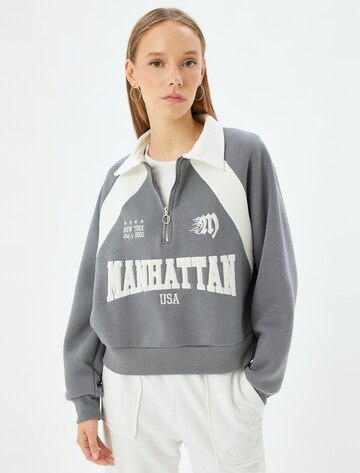 Koton Sweatshirt in Grijs: voorkant