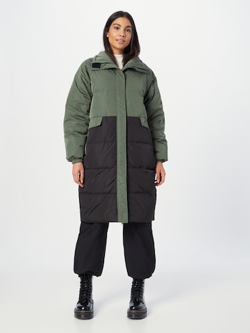 ICHI Winter Coat in Green: front