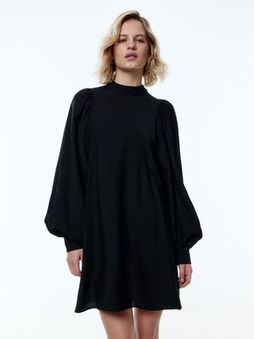 Robe 'Addie' EDITED en noir : devant