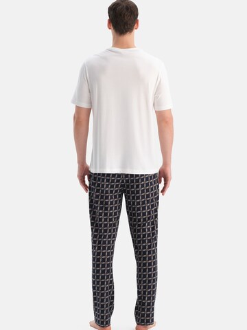 Dagi Pitkä pyjama värissä valkoinen