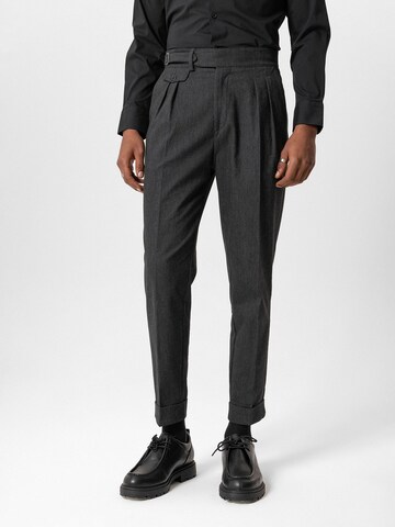 Tapered Pantaloni con pieghe di Antioch in grigio: frontale