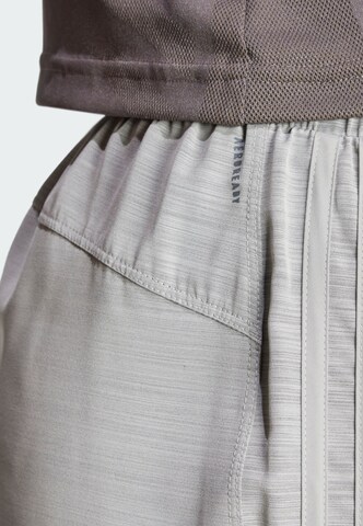 ADIDAS PERFORMANCE Loosefit Sportshorts 'Pacer' in Grau