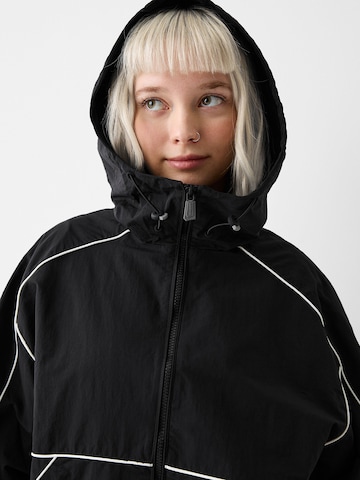 Bershka Jacke in Schwarz