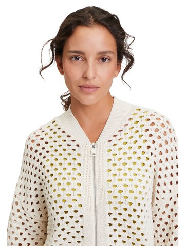 Cartoon Strickjacke in Beige