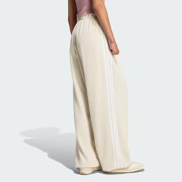 Loosefit Pantaloni con pieghe 'Adidas Originals By Jennie' di ADIDAS ORIGINALS in beige