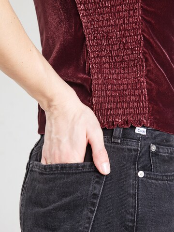 GAP - Top en rojo