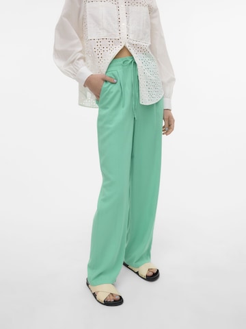 Loosefit Pantalon à pince 'JESMILO' VERO MODA en vert