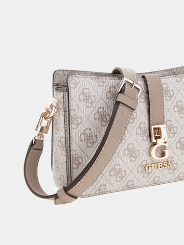 GUESS Axelremsväska 'Zamira' i grå