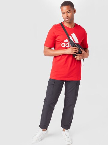 ADIDAS SPORTSWEAR Λειτουργικό μπλουζάκι 'Essentials' σε κόκκινο
