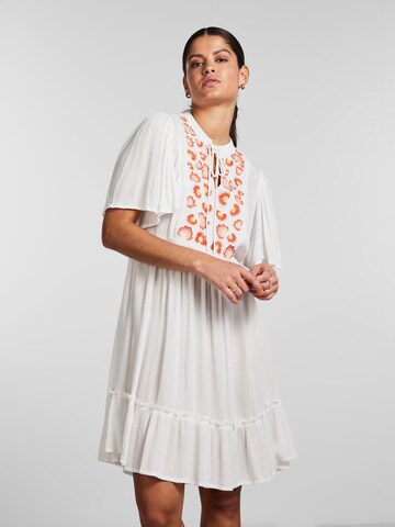 PIECES Платье 'Kerstey' в Белый: спереди