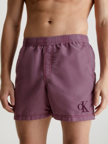 Calvin Klein Swimwear Badshorts 'Authentic' i lila: framsida