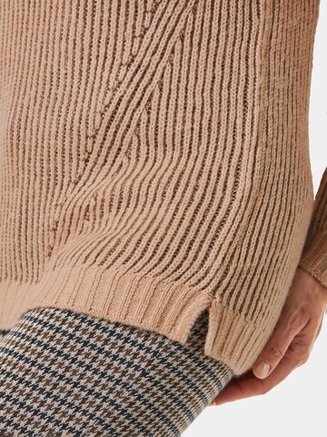 Goldner Pullover in Braun