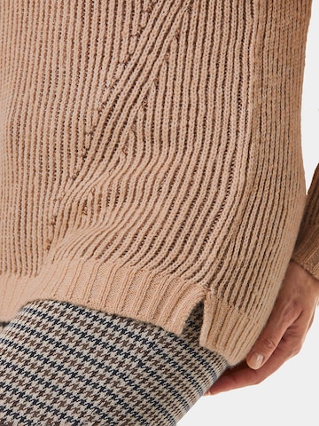 Goldner Pullover in Braun